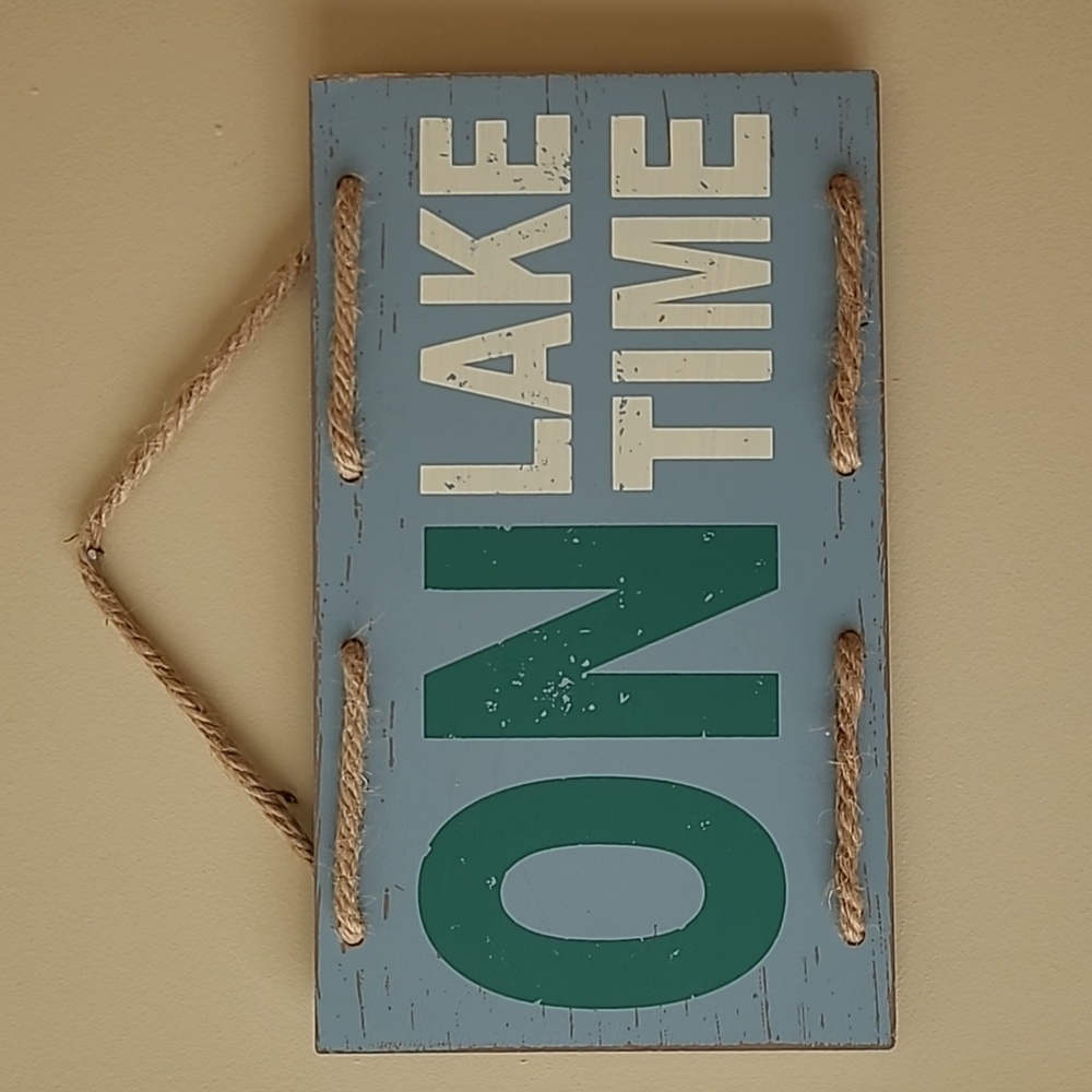 NEW On Lake Time Rustic Sign Wooden Rope Accent Wall Decor Distressed Paint 13x8